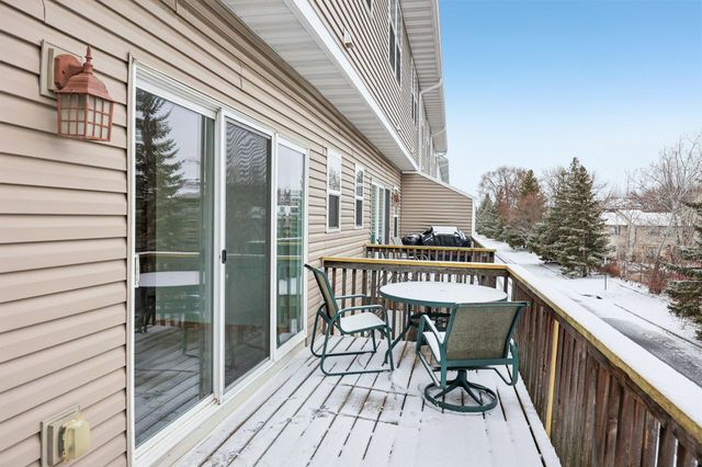 2821 Arona Street, Roseville, MN 55113