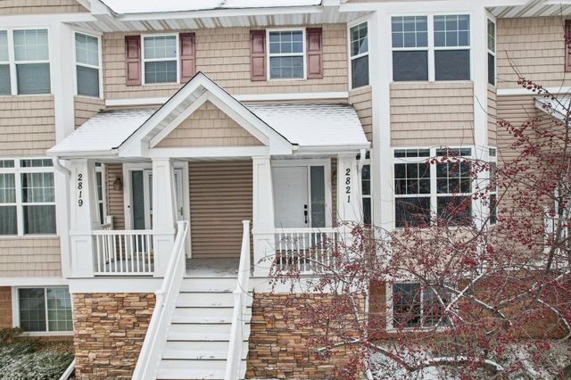 2821 Arona Street, Roseville, MN 55113