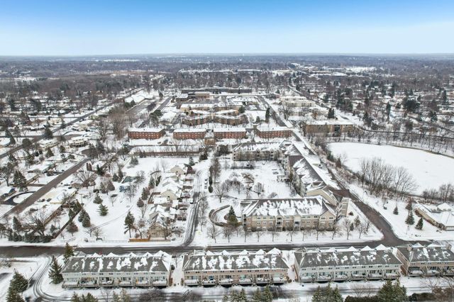 2821 Arona Street, Roseville, MN 55113