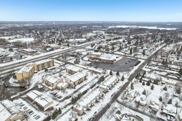 2821 Arona Street, Roseville, MN 55113