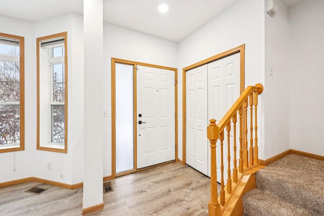 2821 Arona Street, Roseville, MN 55113