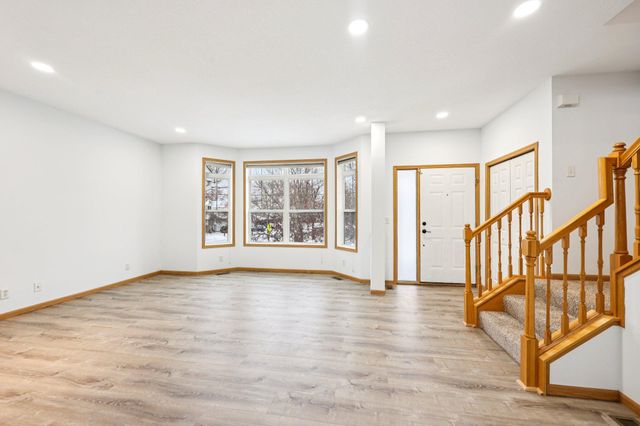 2821 Arona Street, Roseville, MN 55113