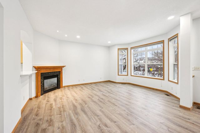 2821 Arona Street, Roseville, MN 55113