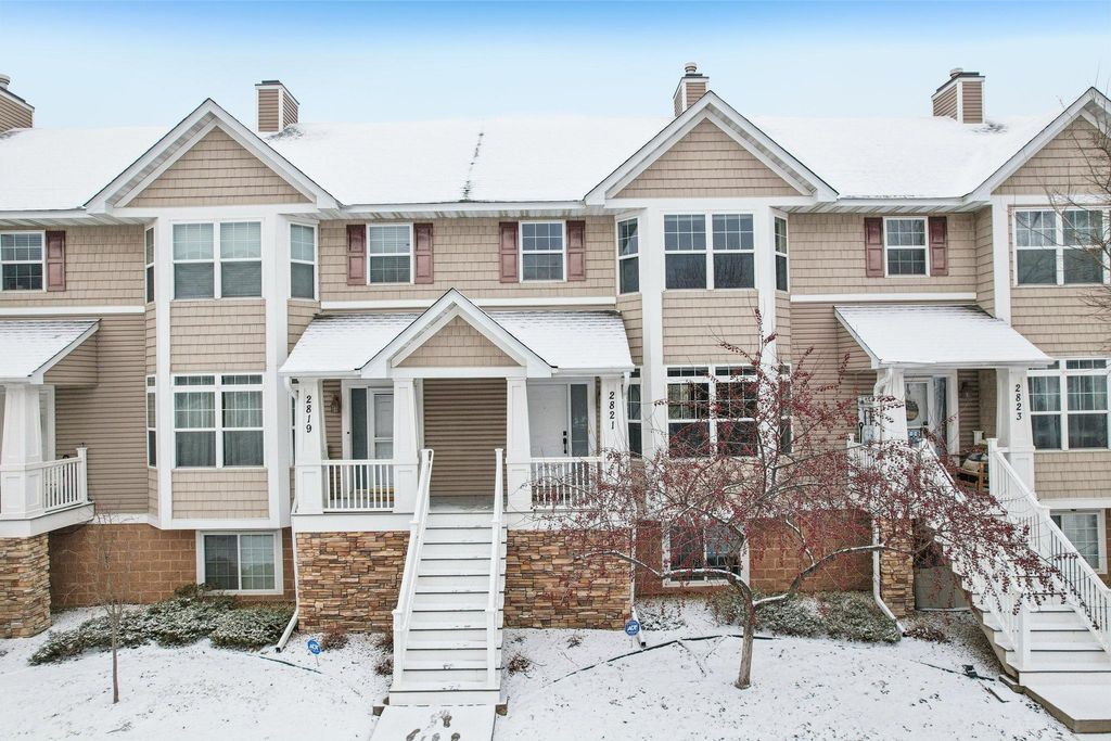 2821 Arona Street, Roseville, MN 55113