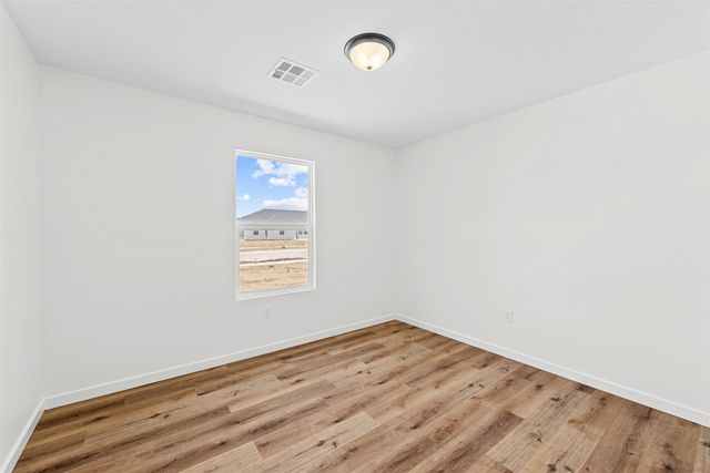 1202 Harbor Dr, Salina, KS 67401