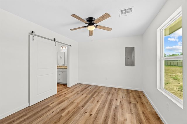 1202 Harbor Dr, Salina, KS 67401