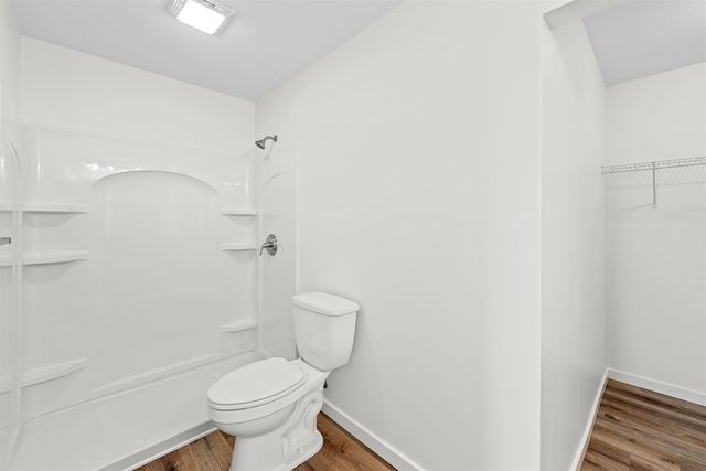 1202 Harbor Dr, Salina, KS 67401