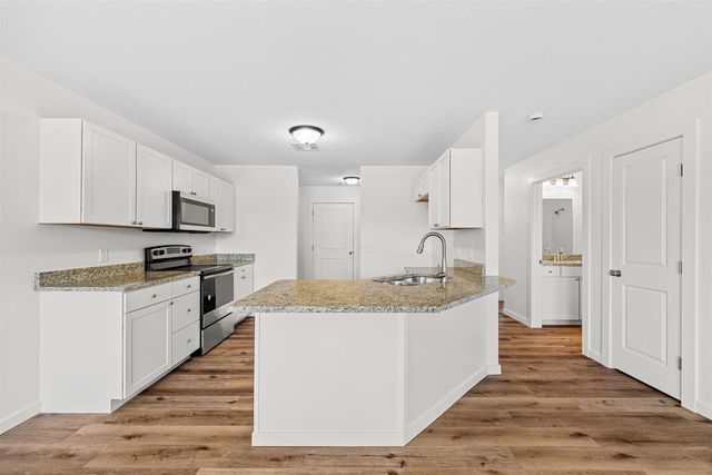 1202 Harbor Dr, Salina, KS 67401