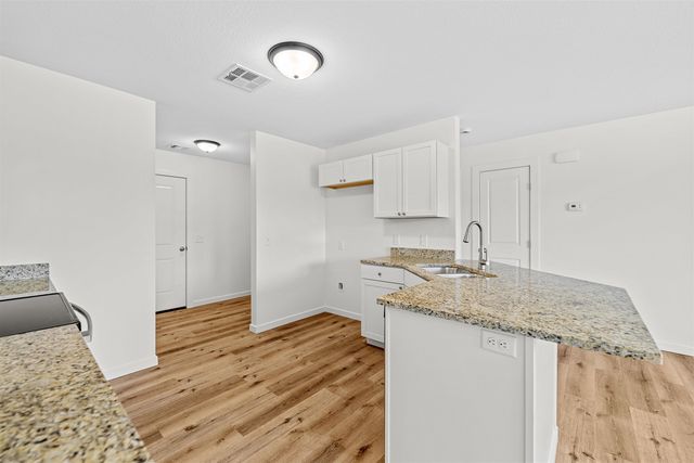 1202 Harbor Dr, Salina, KS 67401