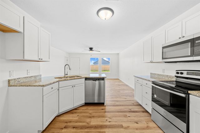 1202 Harbor Dr, Salina, KS 67401