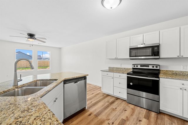 1202 Harbor Dr, Salina, KS 67401