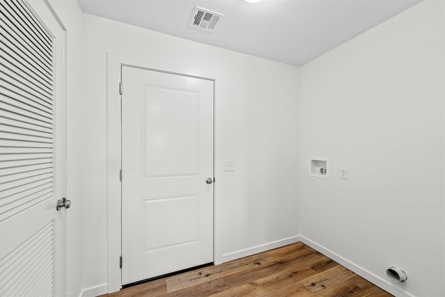 1202 Harbor Dr, Salina, KS 67401