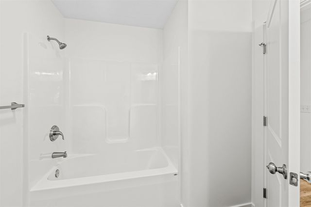 1202 Harbor Dr, Salina, KS 67401