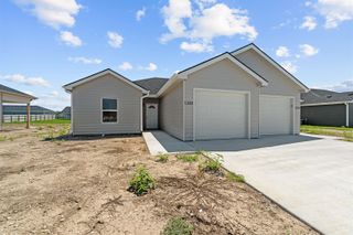 1202 Harbor Dr, Salina, KS 67401
