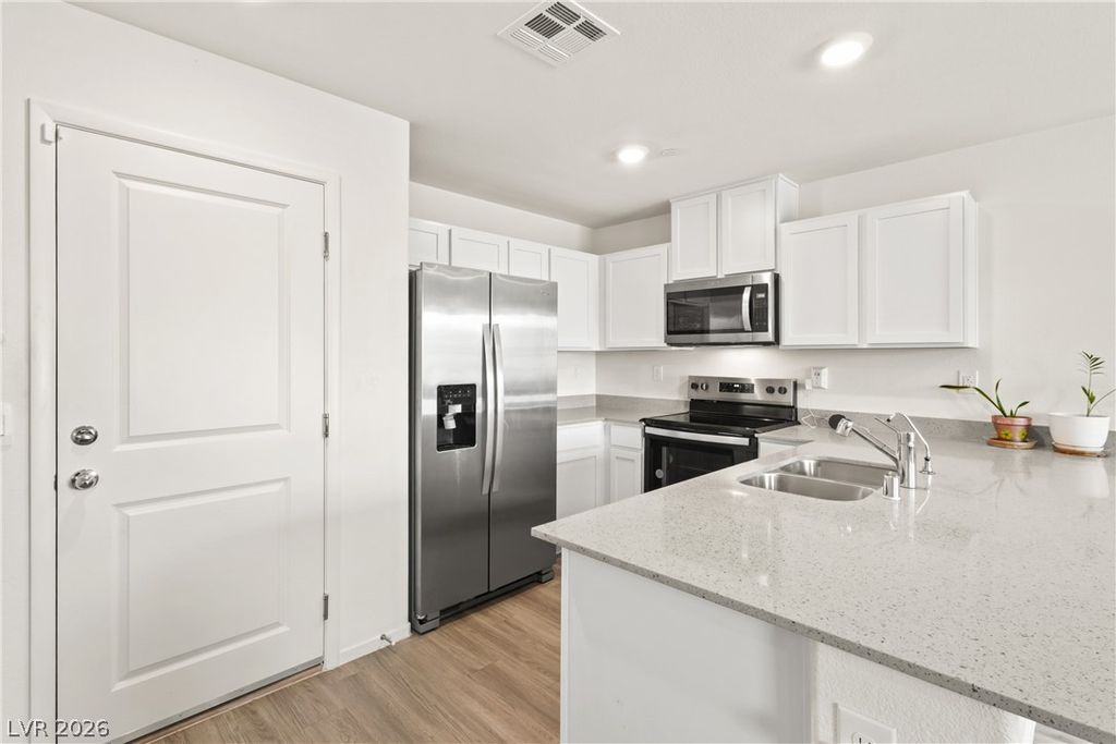 2554 Petunia Garden Avenue, North Las Vegas, NV 89081 — photo 5