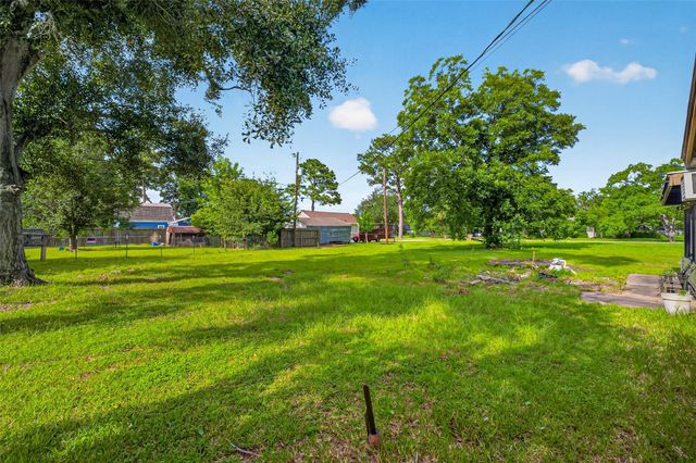 4220 Alabama Avenue, Dickinson, TX 77539