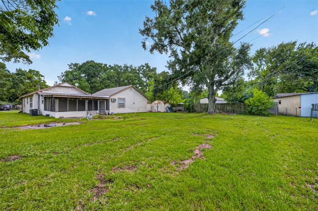 4220 Alabama Avenue, Dickinson, TX 77539