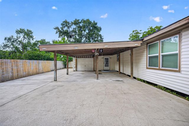 4220 Alabama Avenue, Dickinson, TX 77539