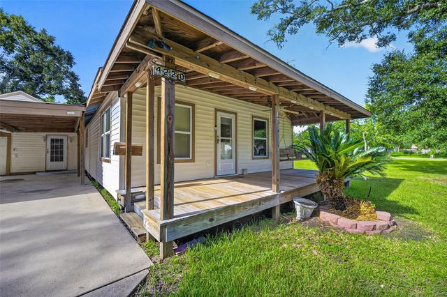 4220 Alabama Avenue, Dickinson, TX 77539
