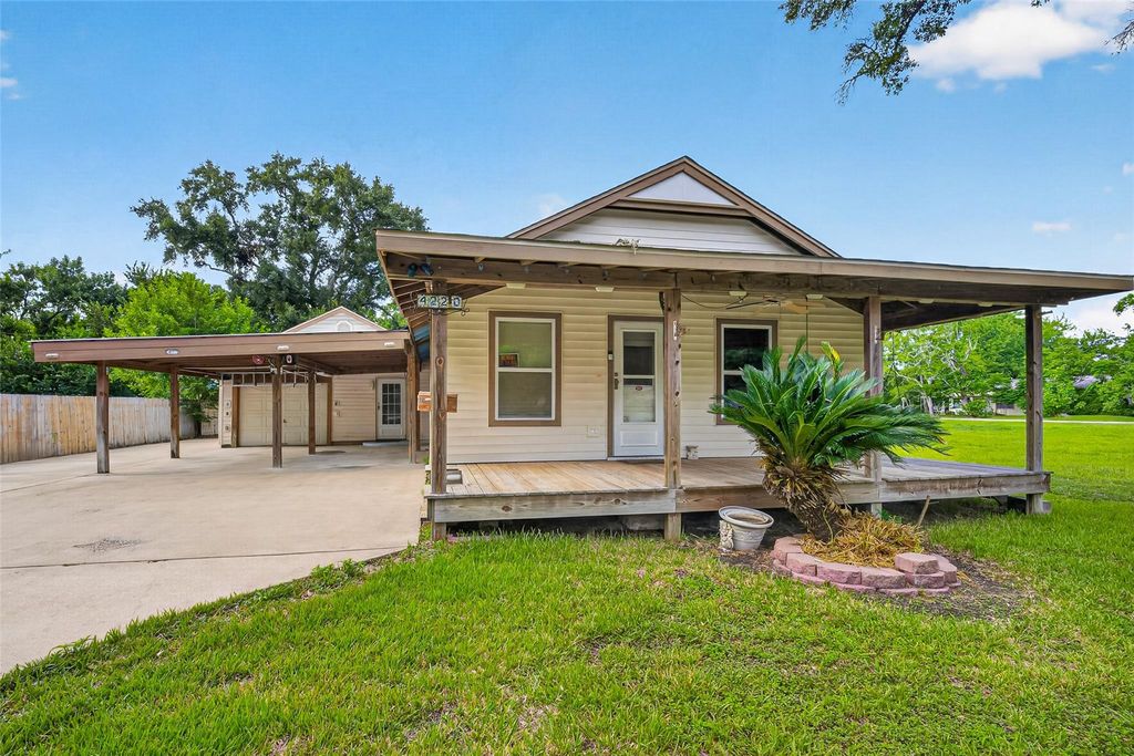 4220 Alabama Avenue, Dickinson, TX 77539