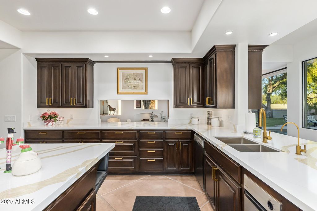 Image 17 of property listing at 9350 E VIA DEL SOL Drive, Scottsdale, AZ 85255