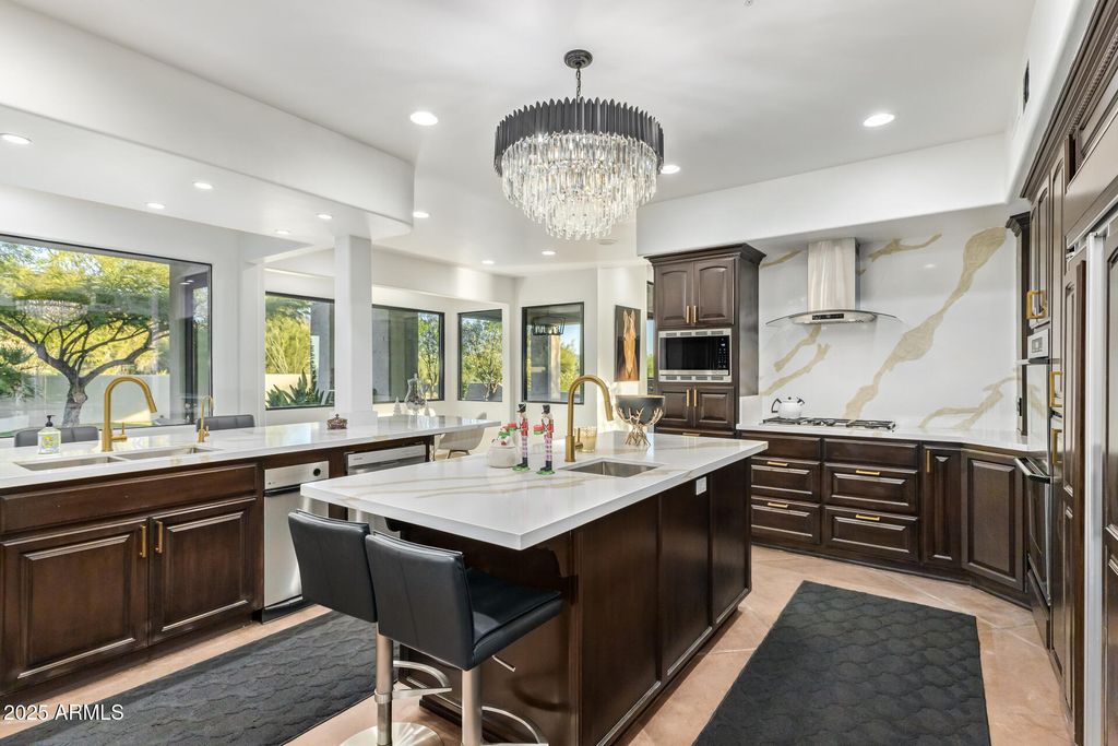 Image 18 of property listing at 9350 E VIA DEL SOL Drive, Scottsdale, AZ 85255