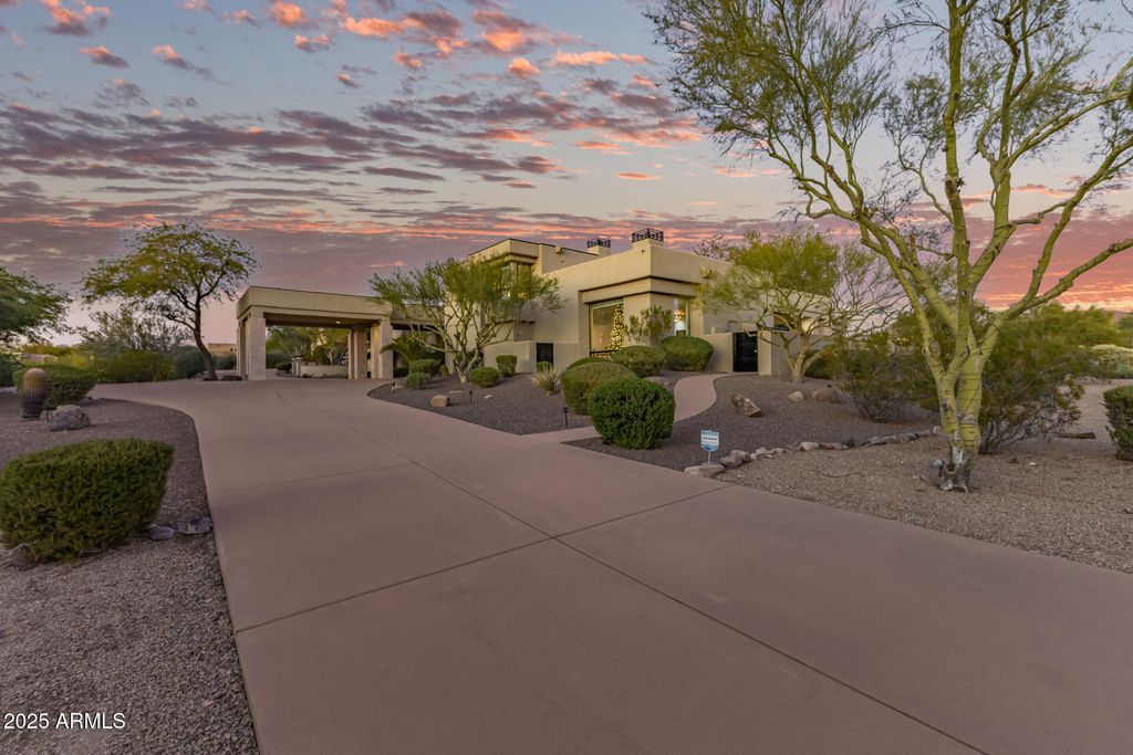 Image 2 of property listing at 9350 E VIA DEL SOL Drive, Scottsdale, AZ 85255