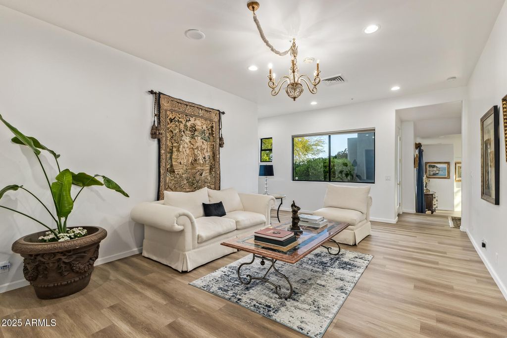 Image 22 of property listing at 9350 E VIA DEL SOL Drive, Scottsdale, AZ 85255