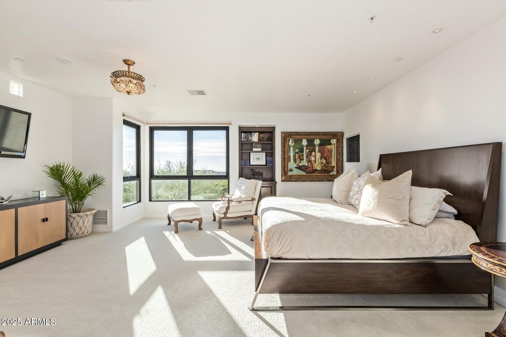 Image 25 of property listing at 9350 E VIA DEL SOL Drive, Scottsdale, AZ 85255