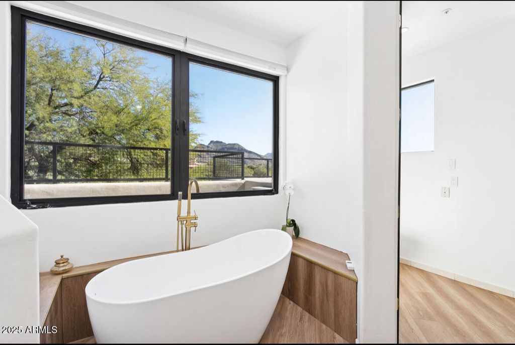 Image 27 of property listing at 9350 E VIA DEL SOL Drive, Scottsdale, AZ 85255