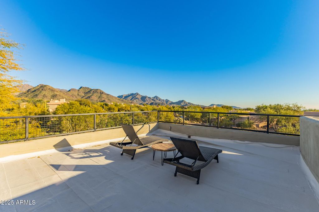 Image 30 of property listing at 9350 E VIA DEL SOL Drive, Scottsdale, AZ 85255