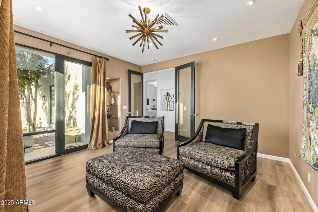 Image 31 of property listing at 9350 E VIA DEL SOL Drive, Scottsdale, AZ 85255