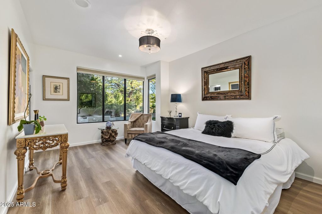 Image 32 of property listing at 9350 E VIA DEL SOL Drive, Scottsdale, AZ 85255