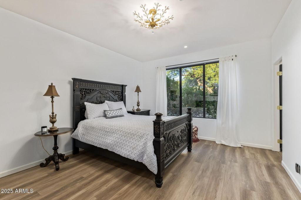 Image 33 of property listing at 9350 E VIA DEL SOL Drive, Scottsdale, AZ 85255