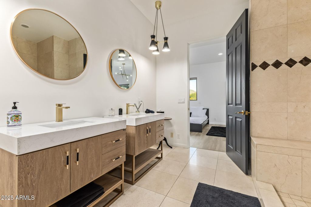 Image 34 of property listing at 9350 E VIA DEL SOL Drive, Scottsdale, AZ 85255