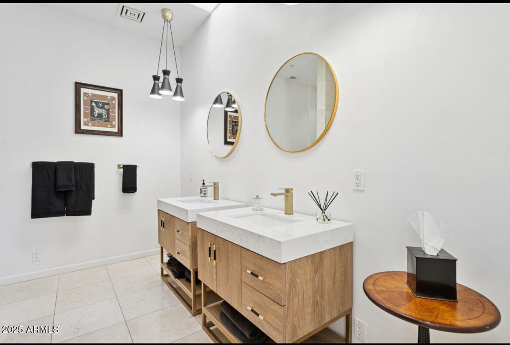 Image 35 of property listing at 9350 E VIA DEL SOL Drive, Scottsdale, AZ 85255