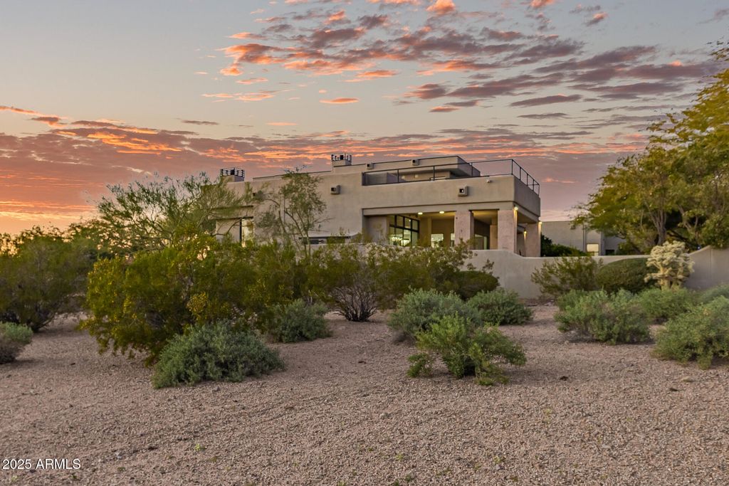 Image 4 of property listing at 9350 E VIA DEL SOL Drive, Scottsdale, AZ 85255