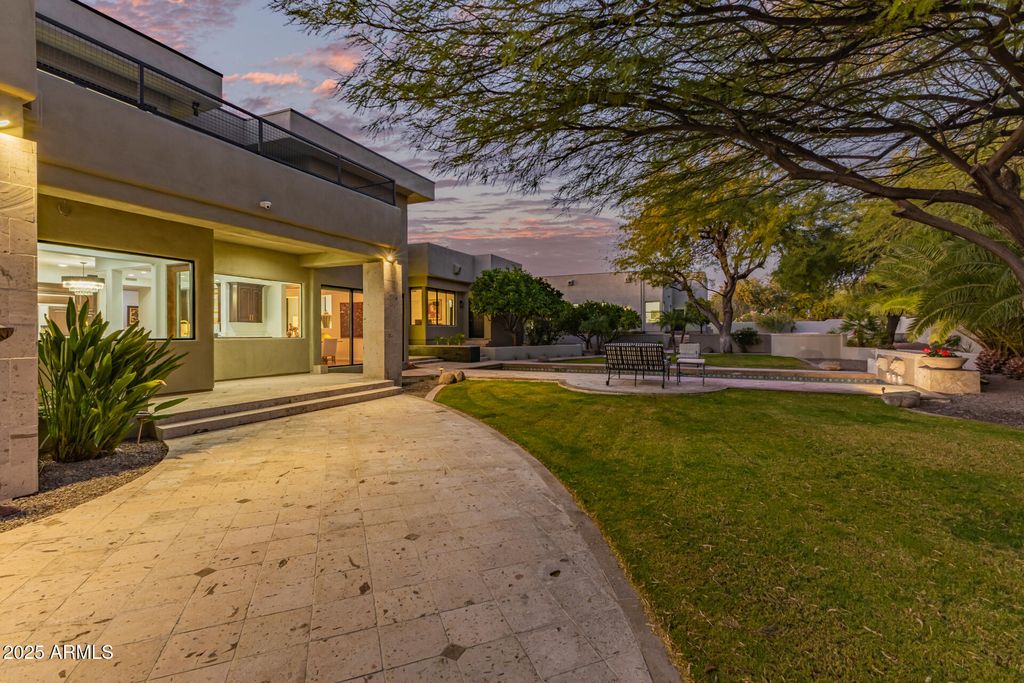 Image 40 of property listing at 9350 E VIA DEL SOL Drive, Scottsdale, AZ 85255