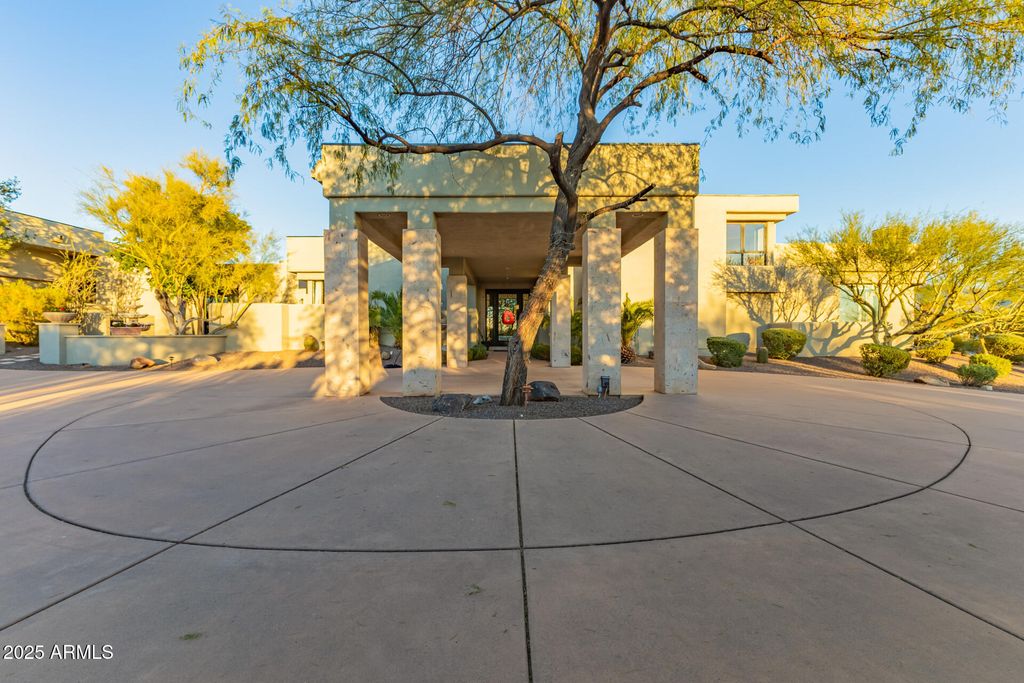 Image 5 of property listing at 9350 E VIA DEL SOL Drive, Scottsdale, AZ 85255