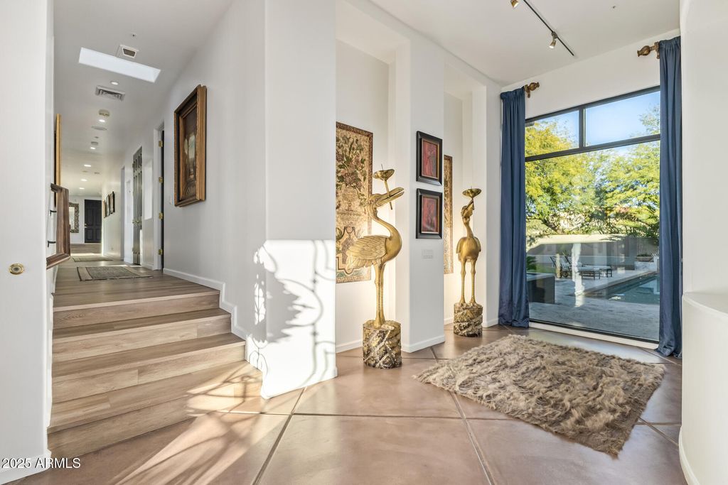 Image 9 of property listing at 9350 E VIA DEL SOL Drive, Scottsdale, AZ 85255