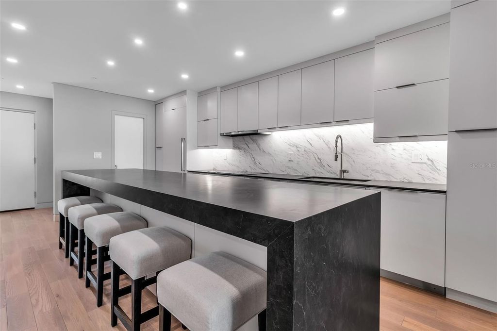 Image 12 of property listing at 5740 MIDNIGHT PASS ROAD 403, Sarasota, FL 34242