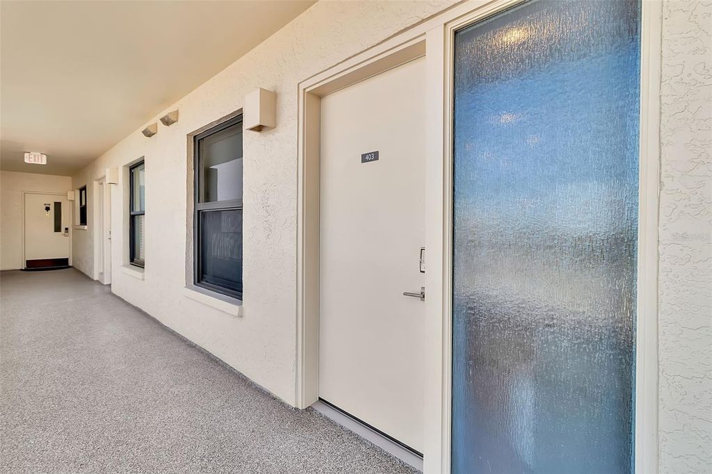 Image 3 of property listing at 5740 MIDNIGHT PASS ROAD 403, Sarasota, FL 34242