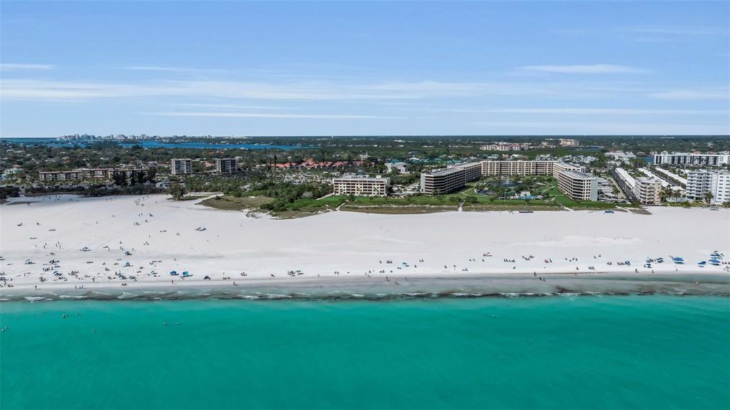 Image 4 of property listing at 5740 MIDNIGHT PASS ROAD 403, Sarasota, FL 34242