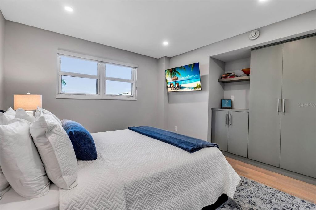 Image 40 of property listing at 5740 MIDNIGHT PASS ROAD 403, Sarasota, FL 34242