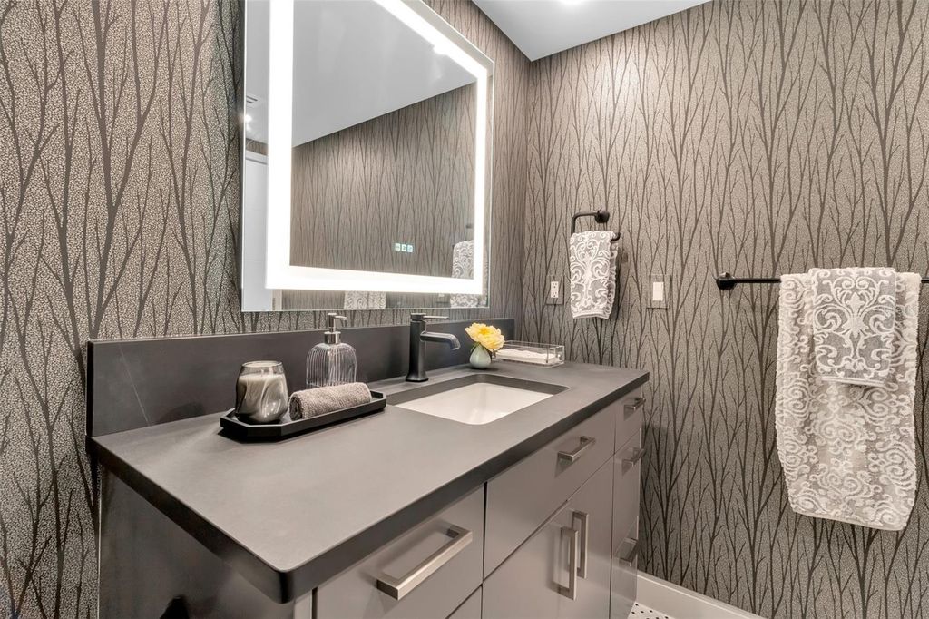 Image 42 of property listing at 5740 MIDNIGHT PASS ROAD 403, Sarasota, FL 34242