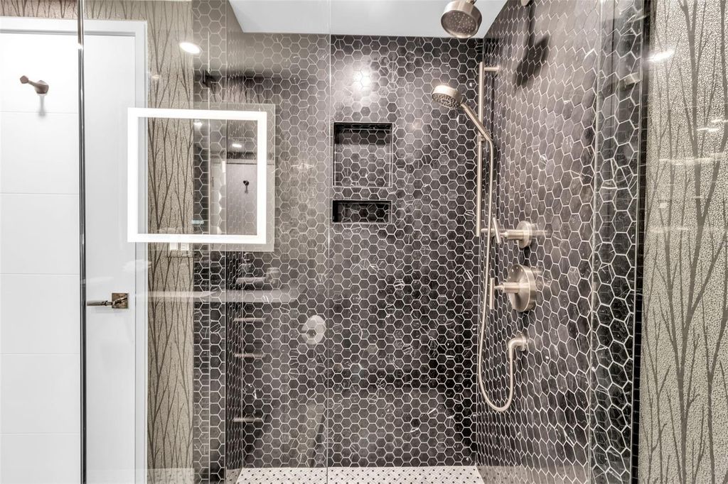 Image 43 of property listing at 5740 MIDNIGHT PASS ROAD 403, Sarasota, FL 34242