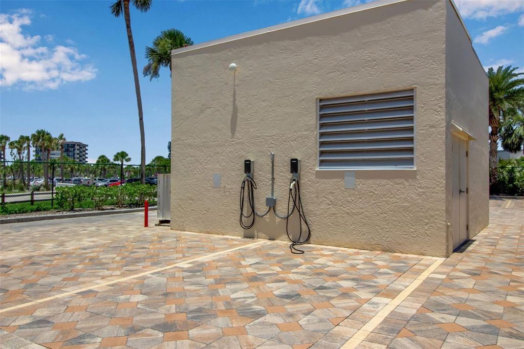 Image 64 of property listing at 5740 MIDNIGHT PASS ROAD 403, Sarasota, FL 34242