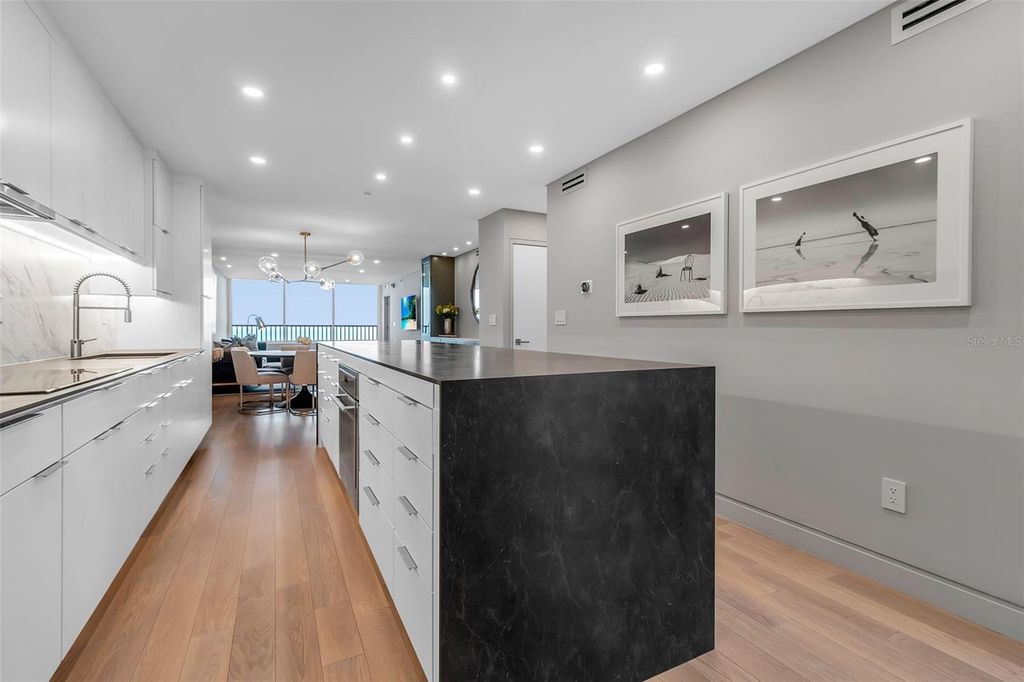 Image 8 of property listing at 5740 MIDNIGHT PASS ROAD 403, Sarasota, FL 34242