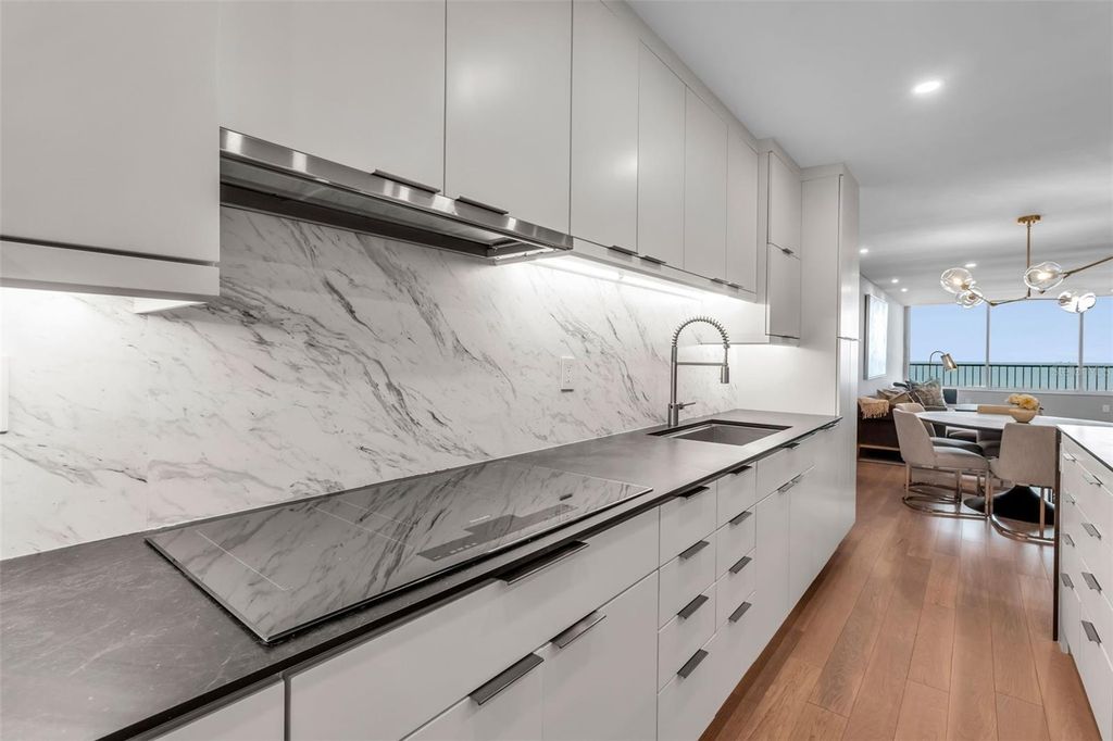 Image 9 of property listing at 5740 MIDNIGHT PASS ROAD 403, Sarasota, FL 34242