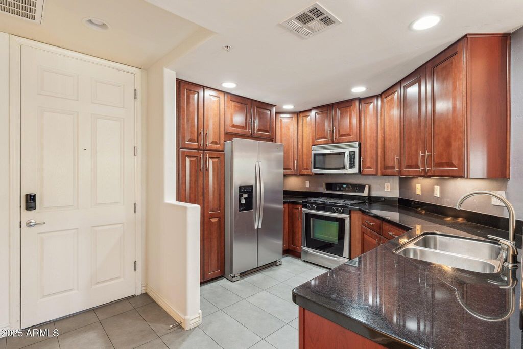 5350 E DEER VALLEY Drive 2408, Phoenix, AZ 85054 — exterior